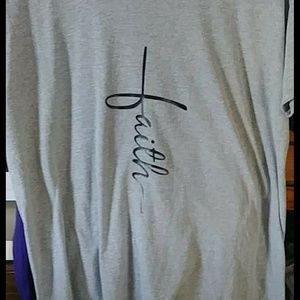 Grey faith med shirt